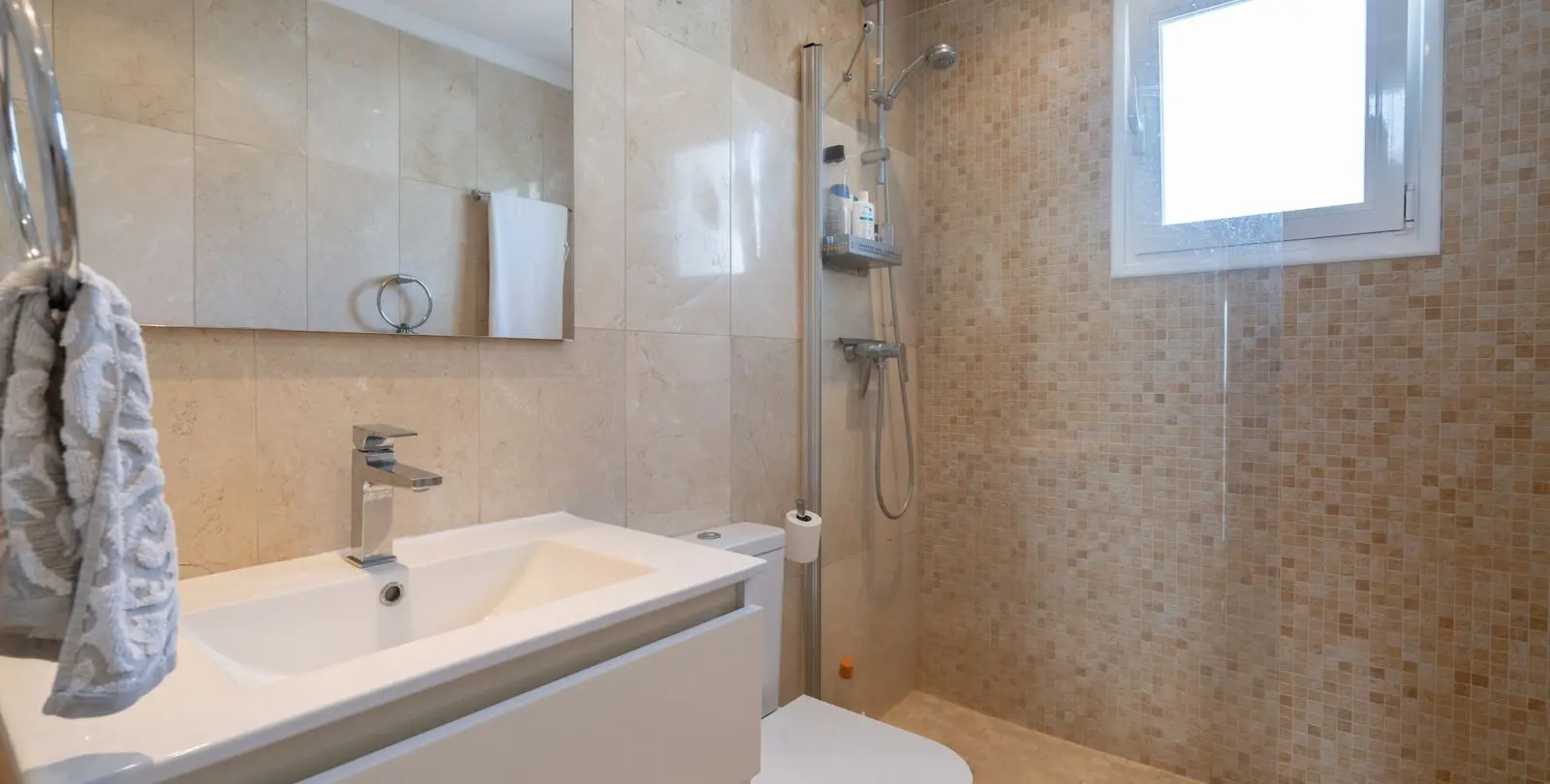 Sale of penthouse in El Paraiso 15
