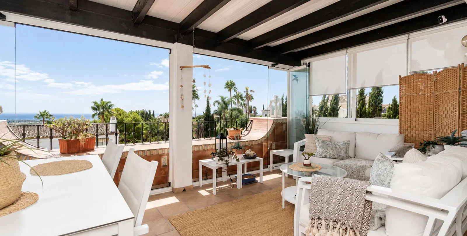 Sale of penthouse in El Paraiso 17
