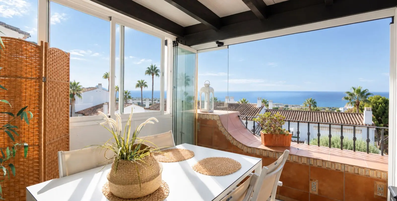 Sale of penthouse in El Paraiso 19