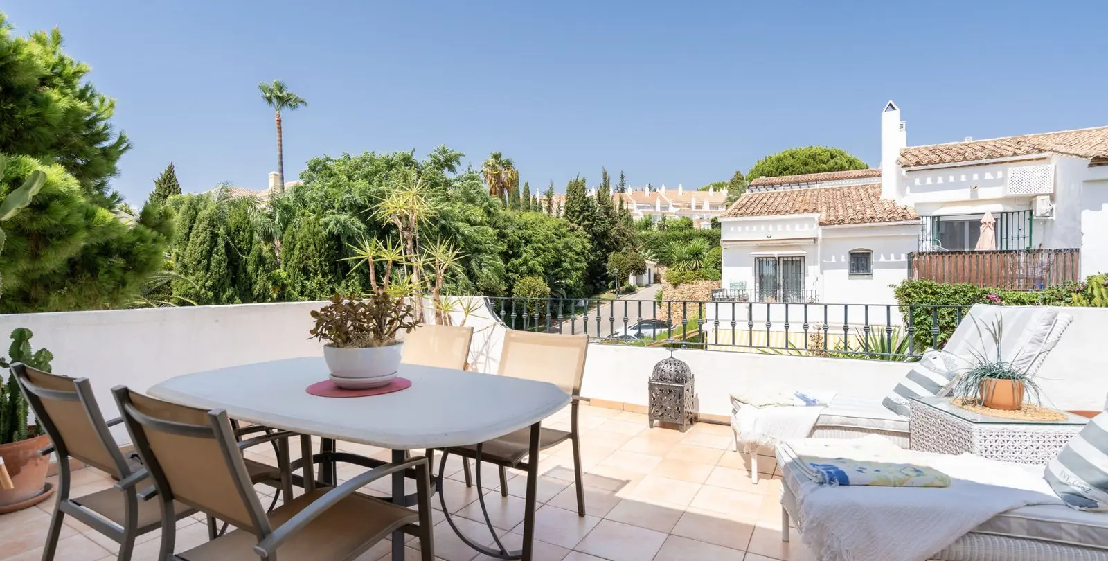 Sale of penthouse in El Paraiso 21