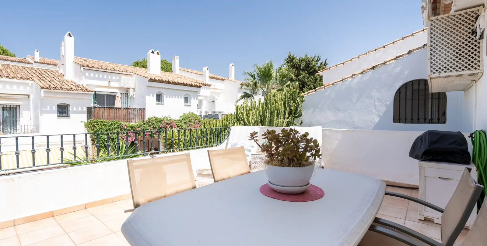 Sale of penthouse in El Paraiso 23
