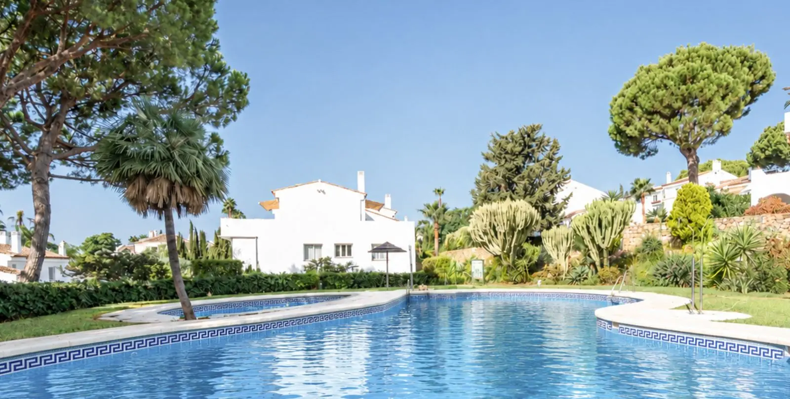 Sale of penthouse in El Paraiso 26