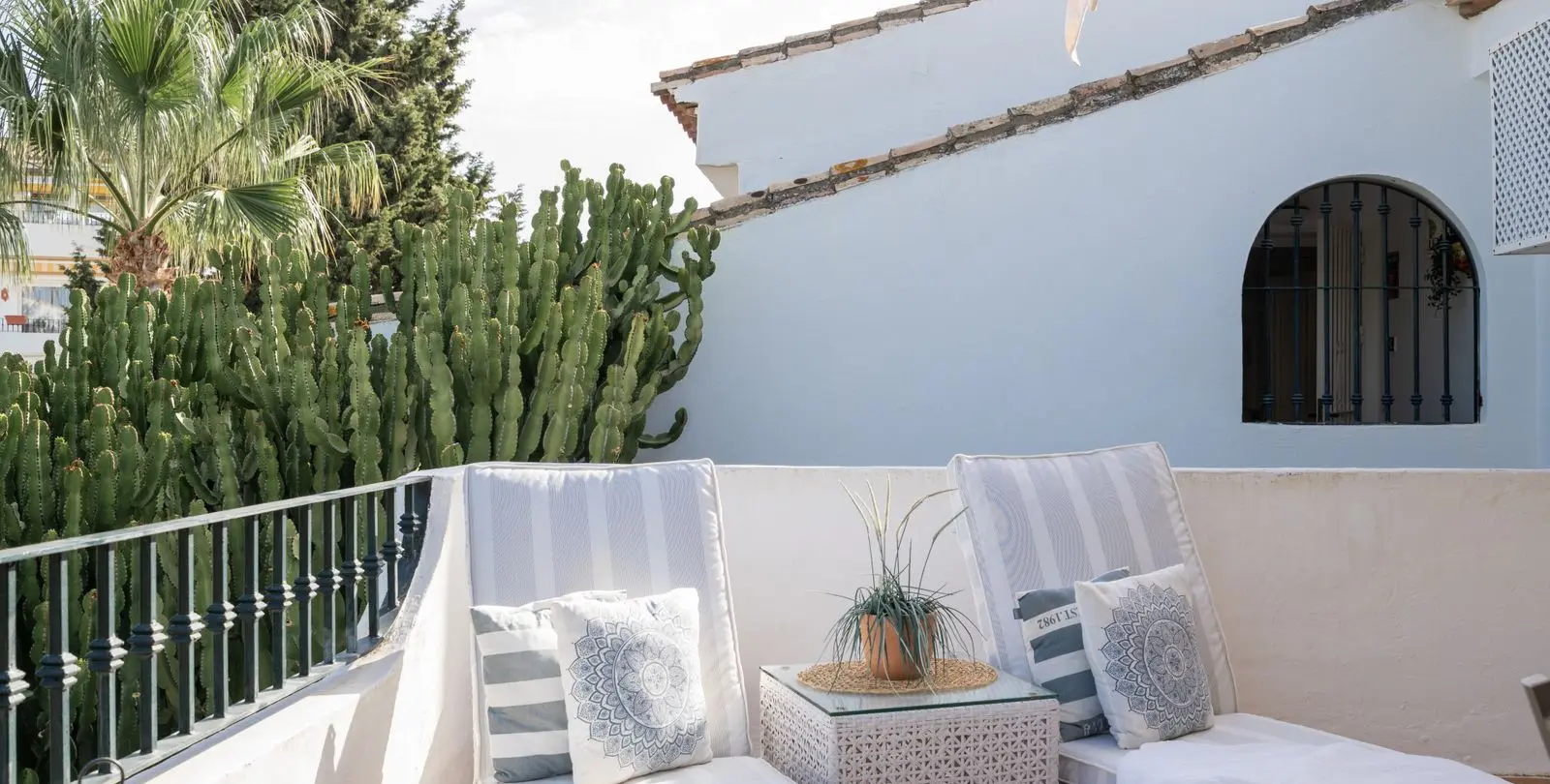 Sale of penthouse in El Paraiso 30