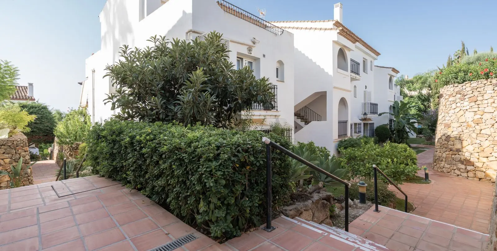 Sale of penthouse in El Paraiso 32