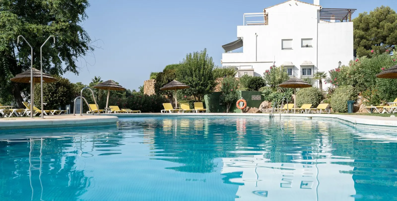 Sale of penthouse in El Paraiso 38