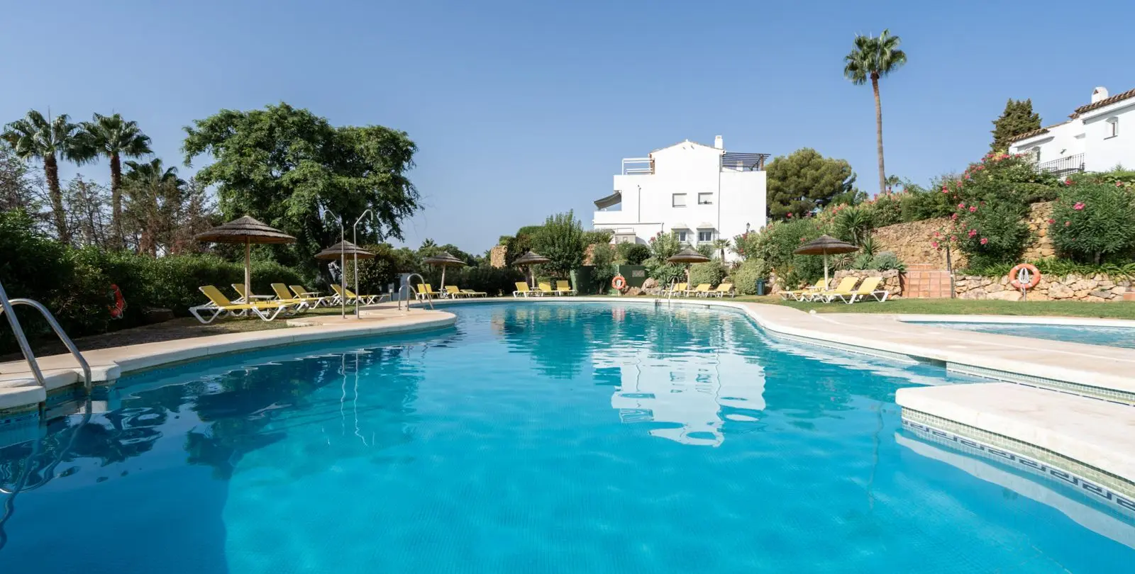 Sale of penthouse in El Paraiso 41