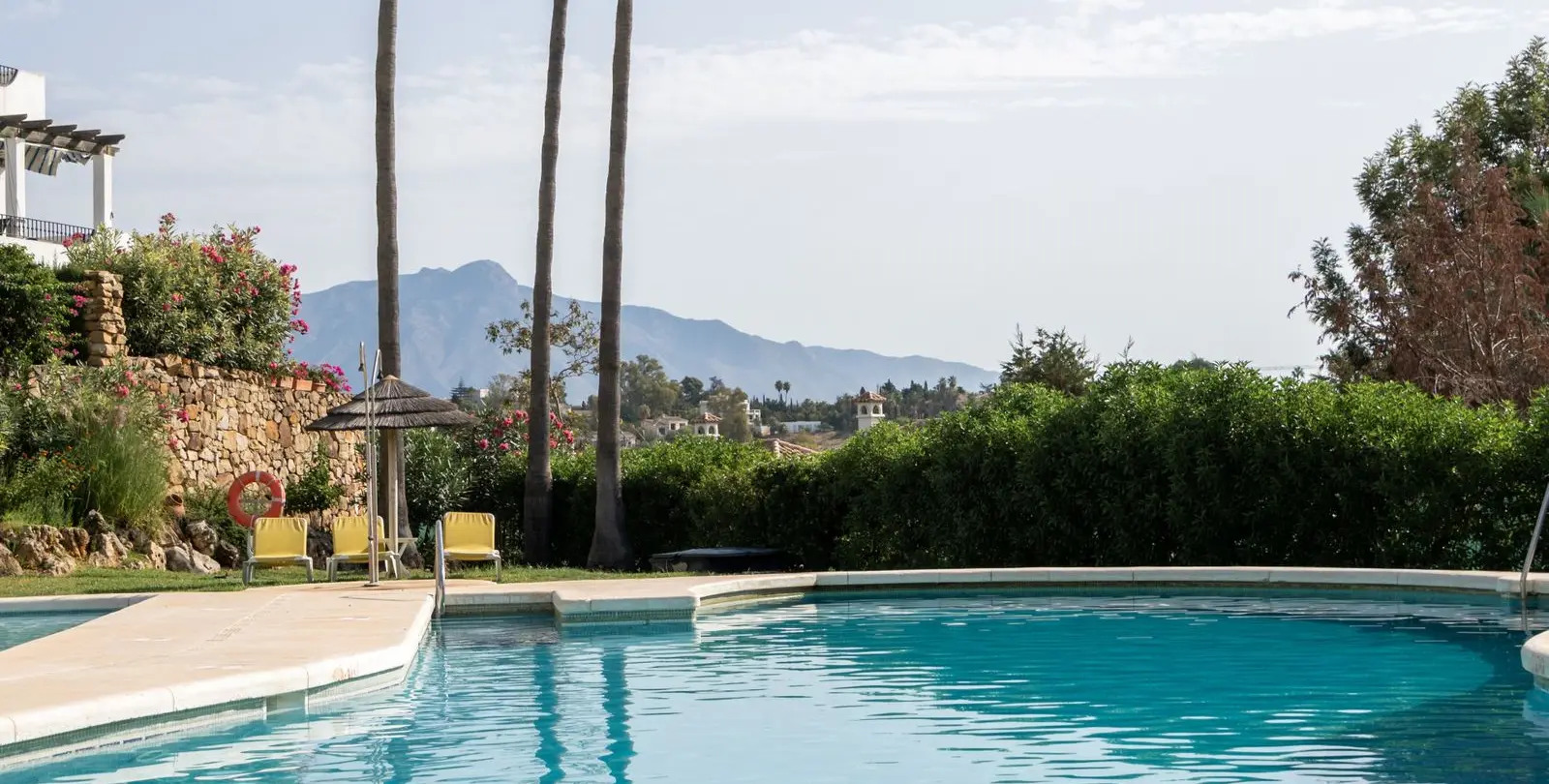 Sale of penthouse in El Paraiso 43