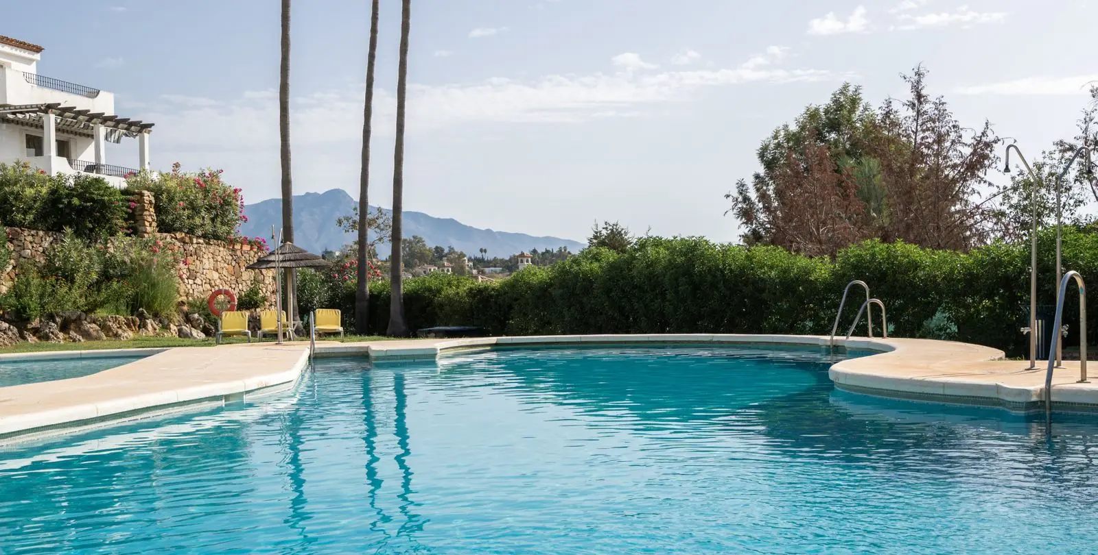 Sale of penthouse in El Paraiso 45