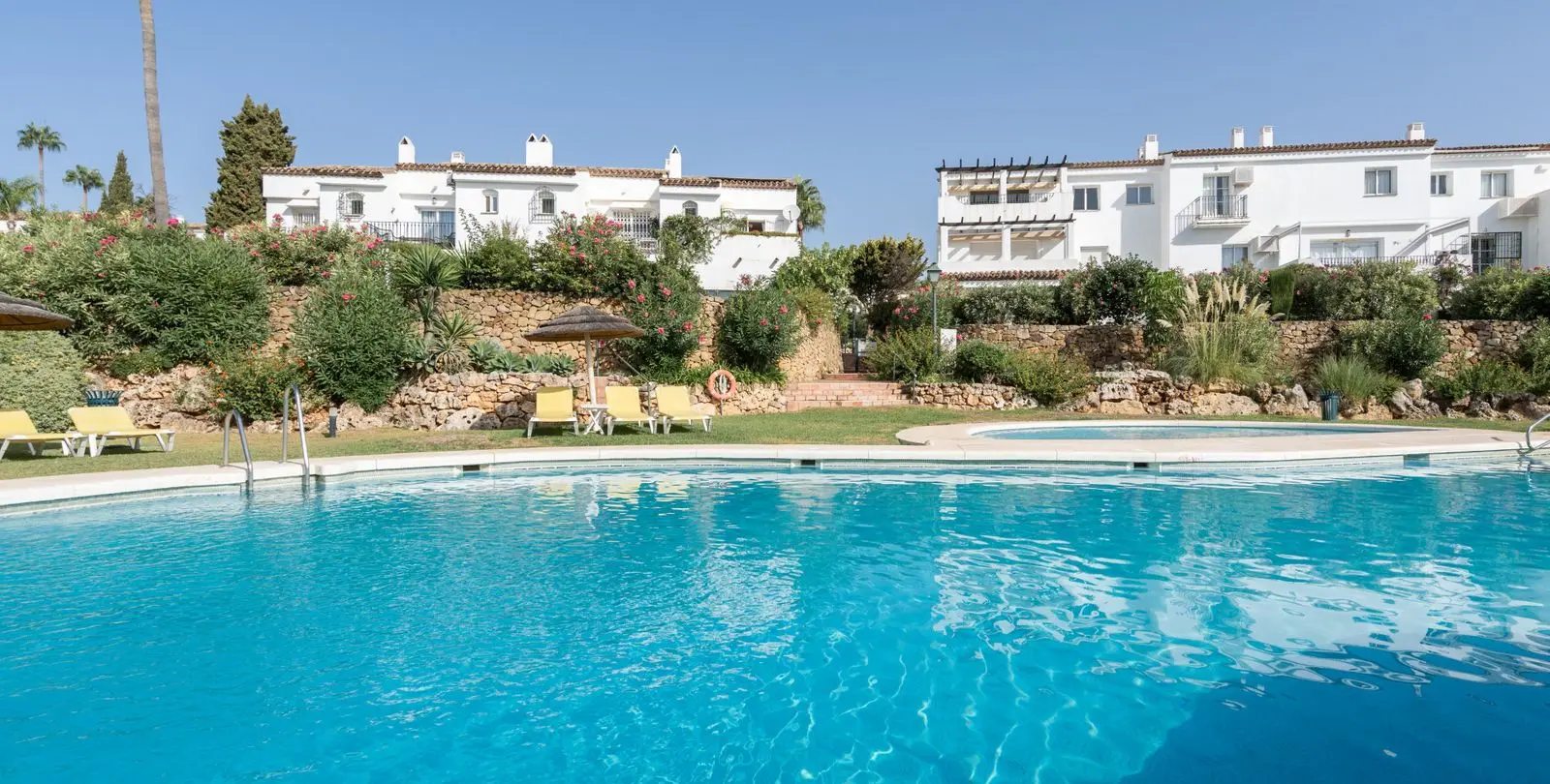 Sale of penthouse in El Paraiso 49