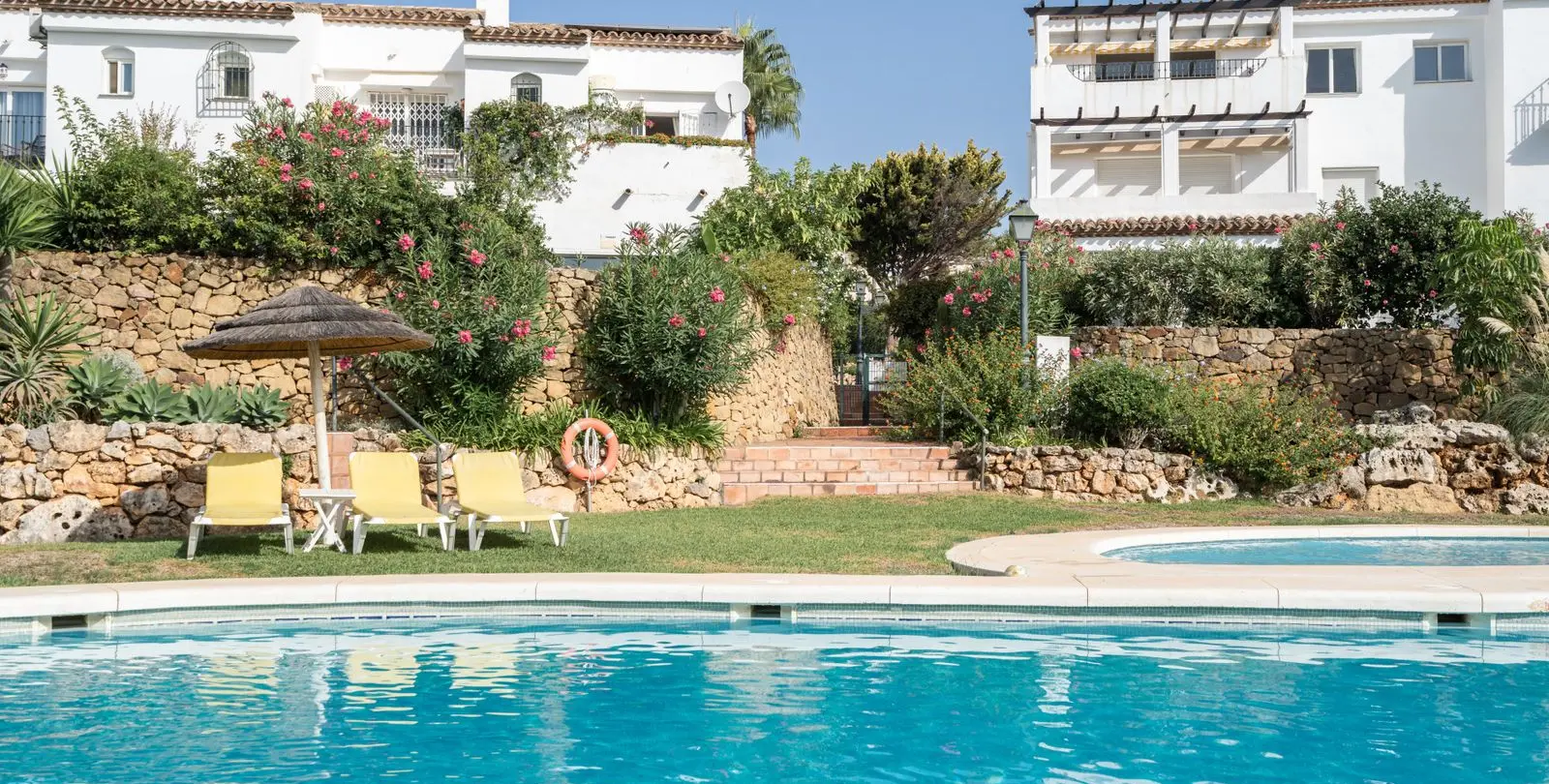 Sale of penthouse in El Paraiso 51