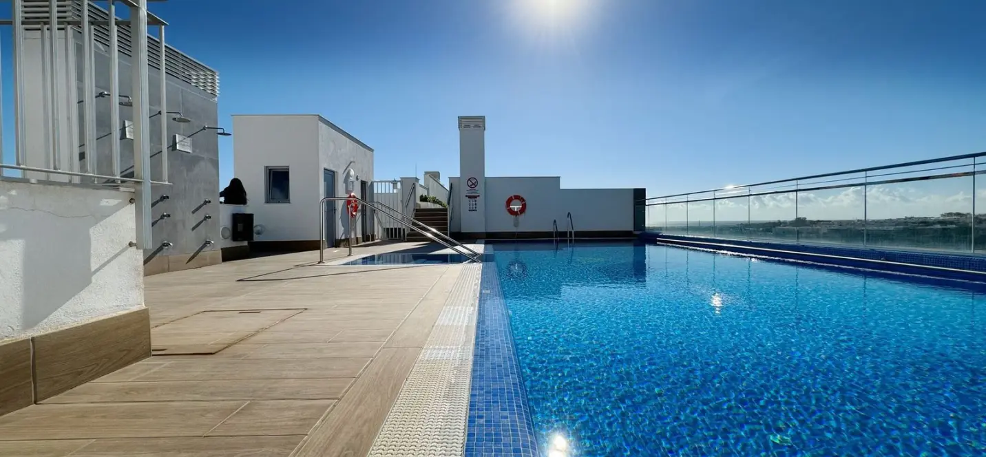 Sale of middle floor apartment in Nueva Andalucía 0