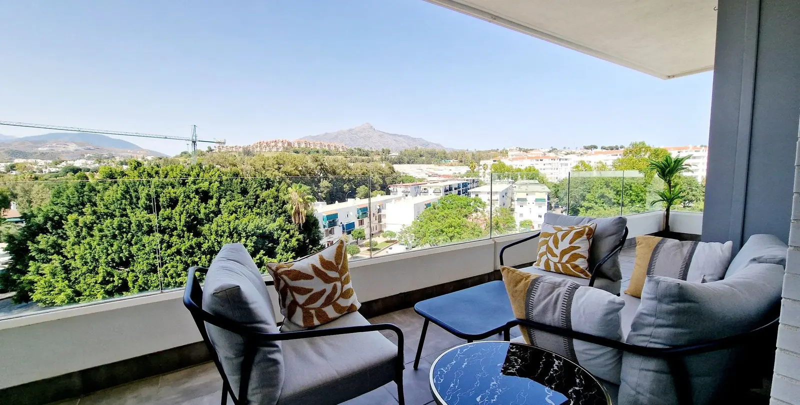 Sale of middle floor apartment in Nueva Andalucía 7