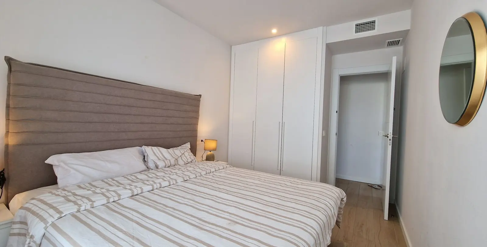 Sale of middle floor apartment in Nueva Andalucía 16