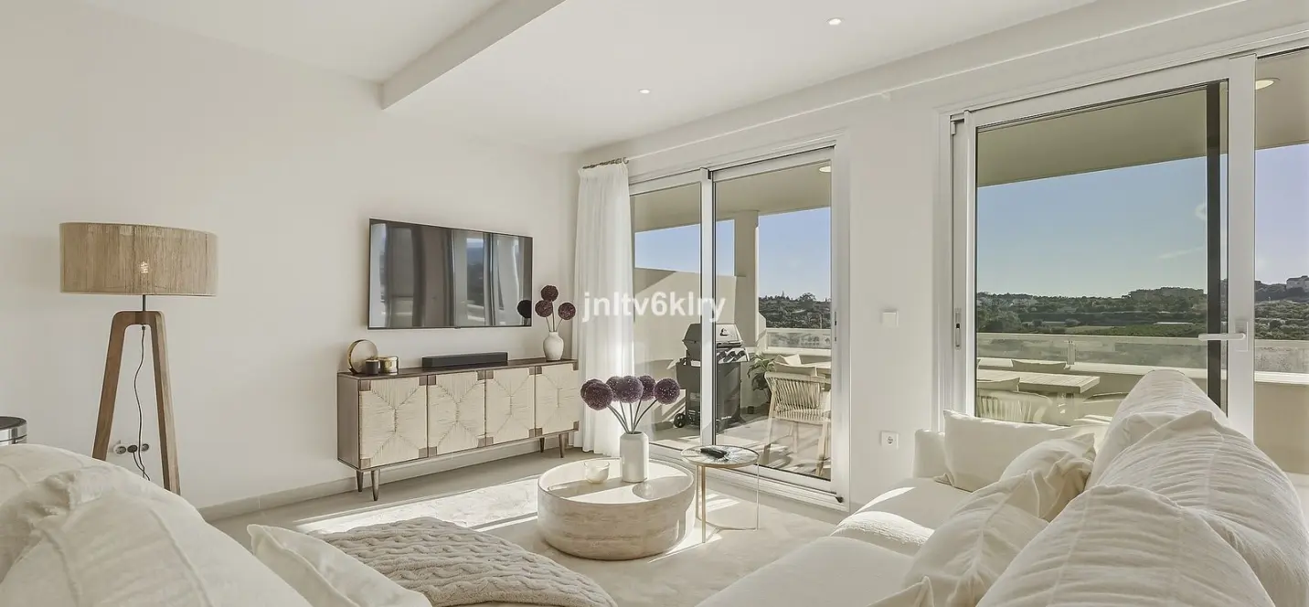 Sale of middle floor apartment in Cancelada 0