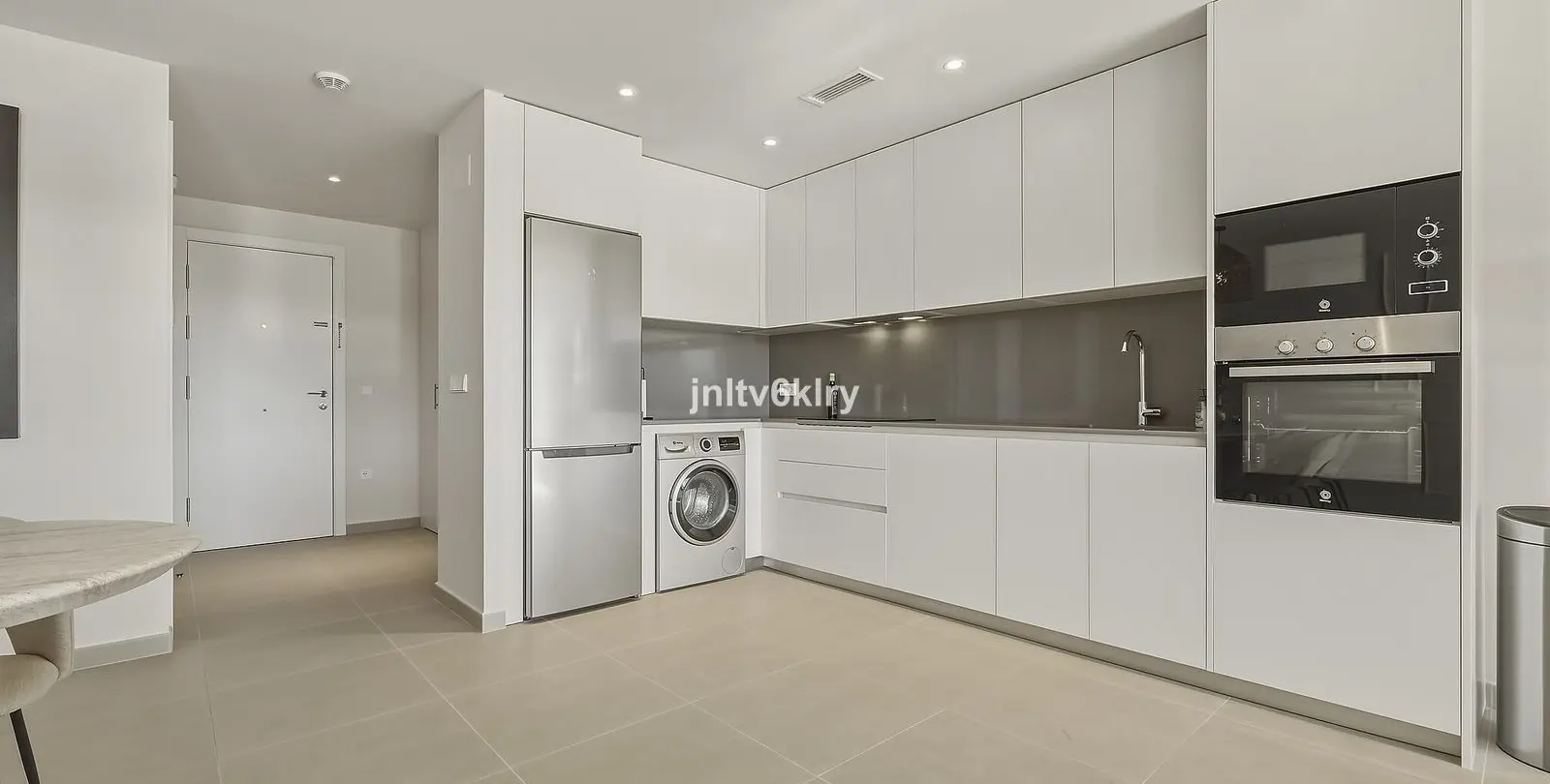 Sale of middle floor apartment in Cancelada 11