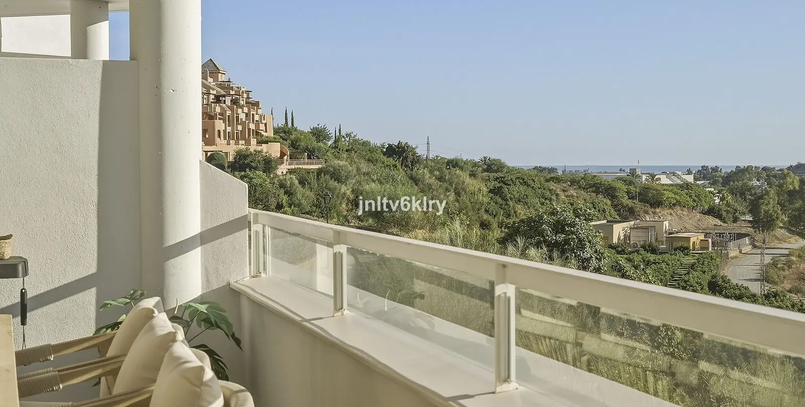 Sale of middle floor apartment in Cancelada 16
