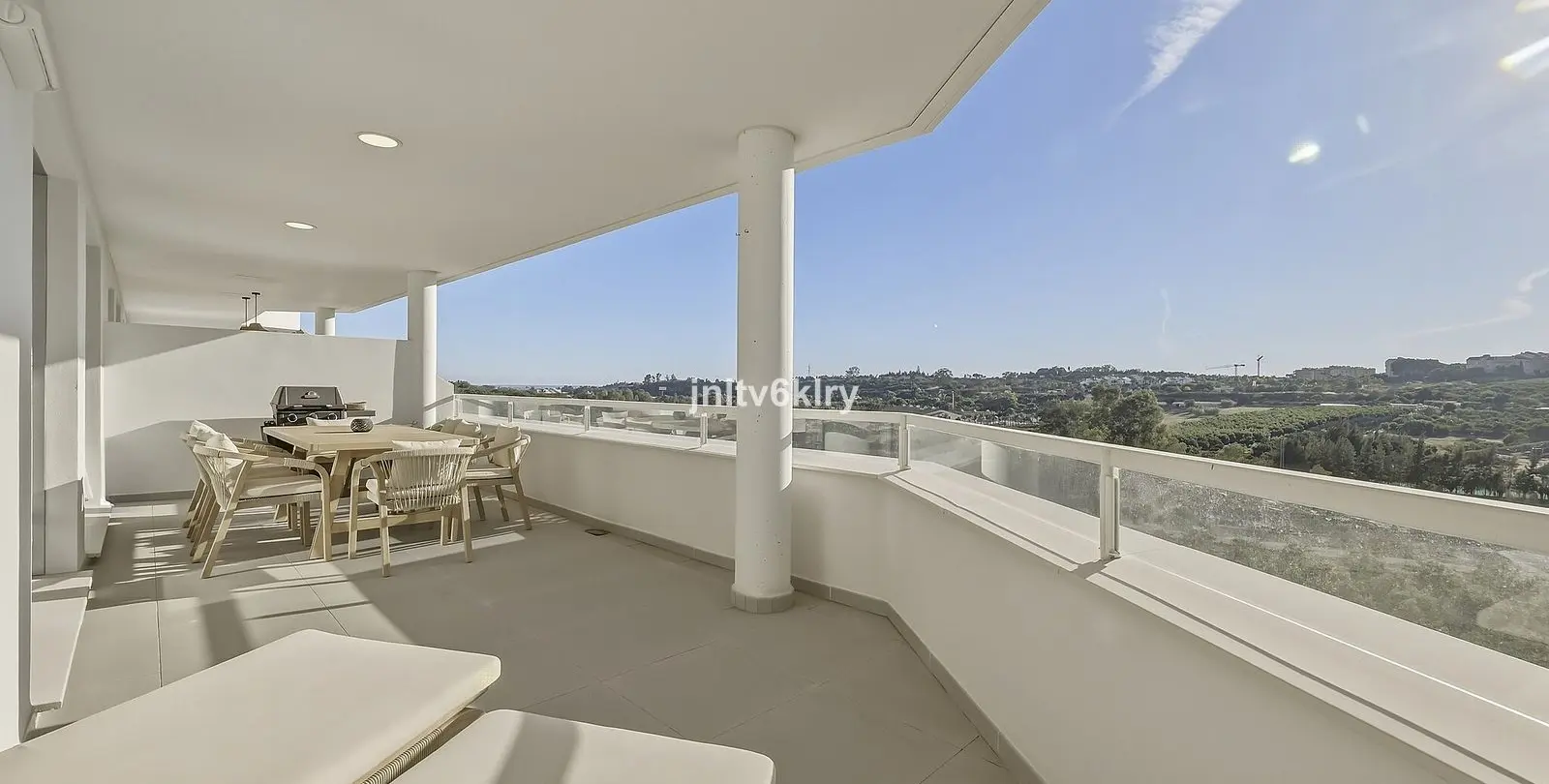 Sale of middle floor apartment in Cancelada 17