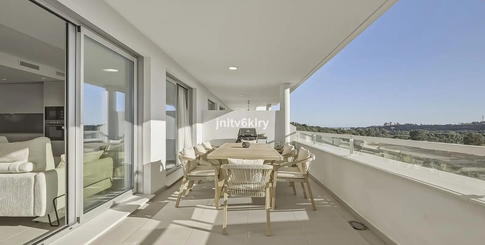 Sale of middle floor apartment in Cancelada 18