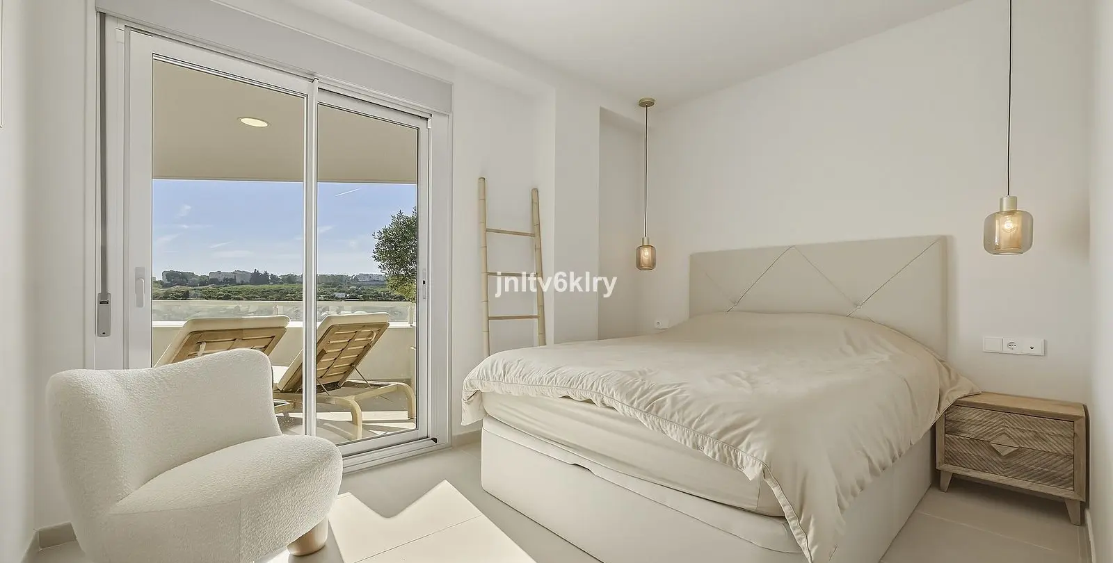 Sale of middle floor apartment in Cancelada 22