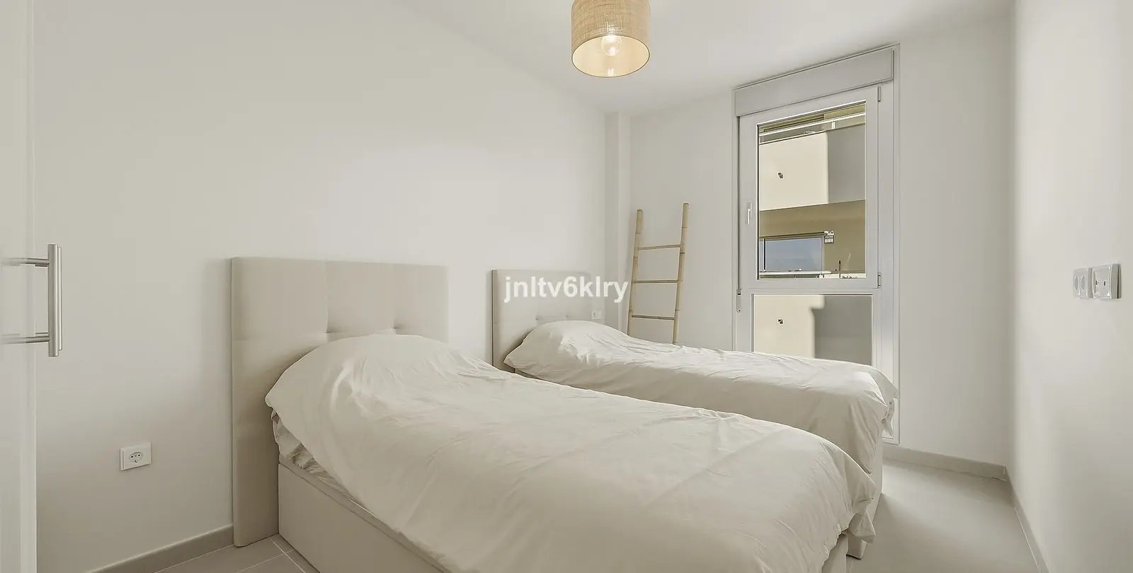 Sale of middle floor apartment in Cancelada 25