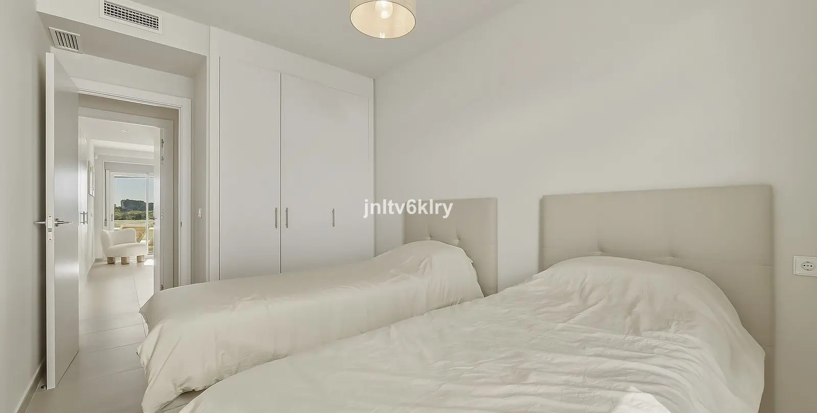Sale of middle floor apartment in Cancelada 26