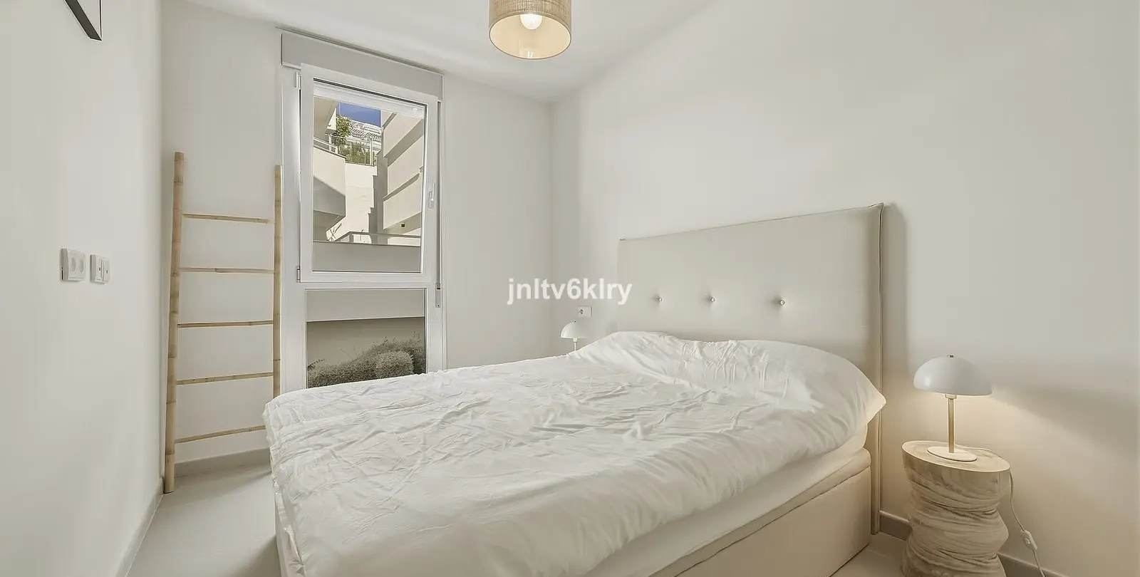 Sale of middle floor apartment in Cancelada 28