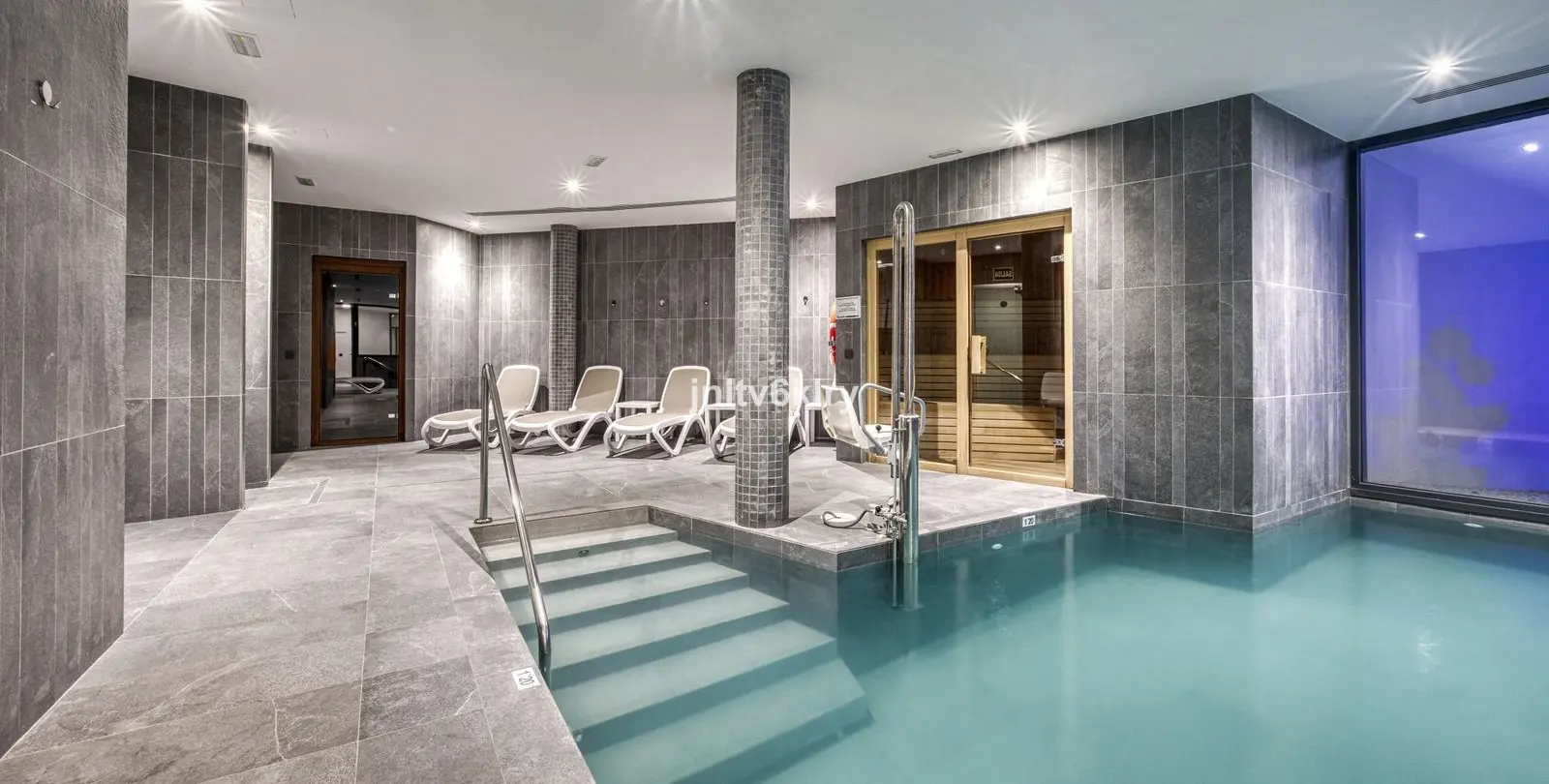 Sale of middle floor apartment in Cancelada 35