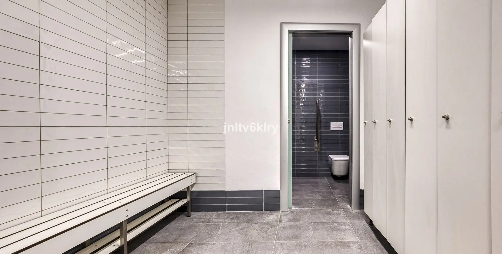 Sale of middle floor apartment in Cancelada 41