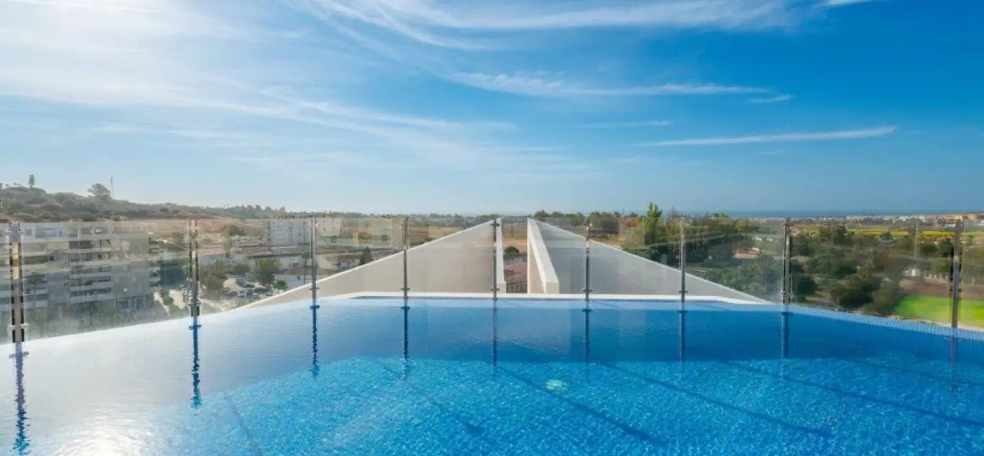 Sale of middle floor apartment in Nueva Andalucía 0