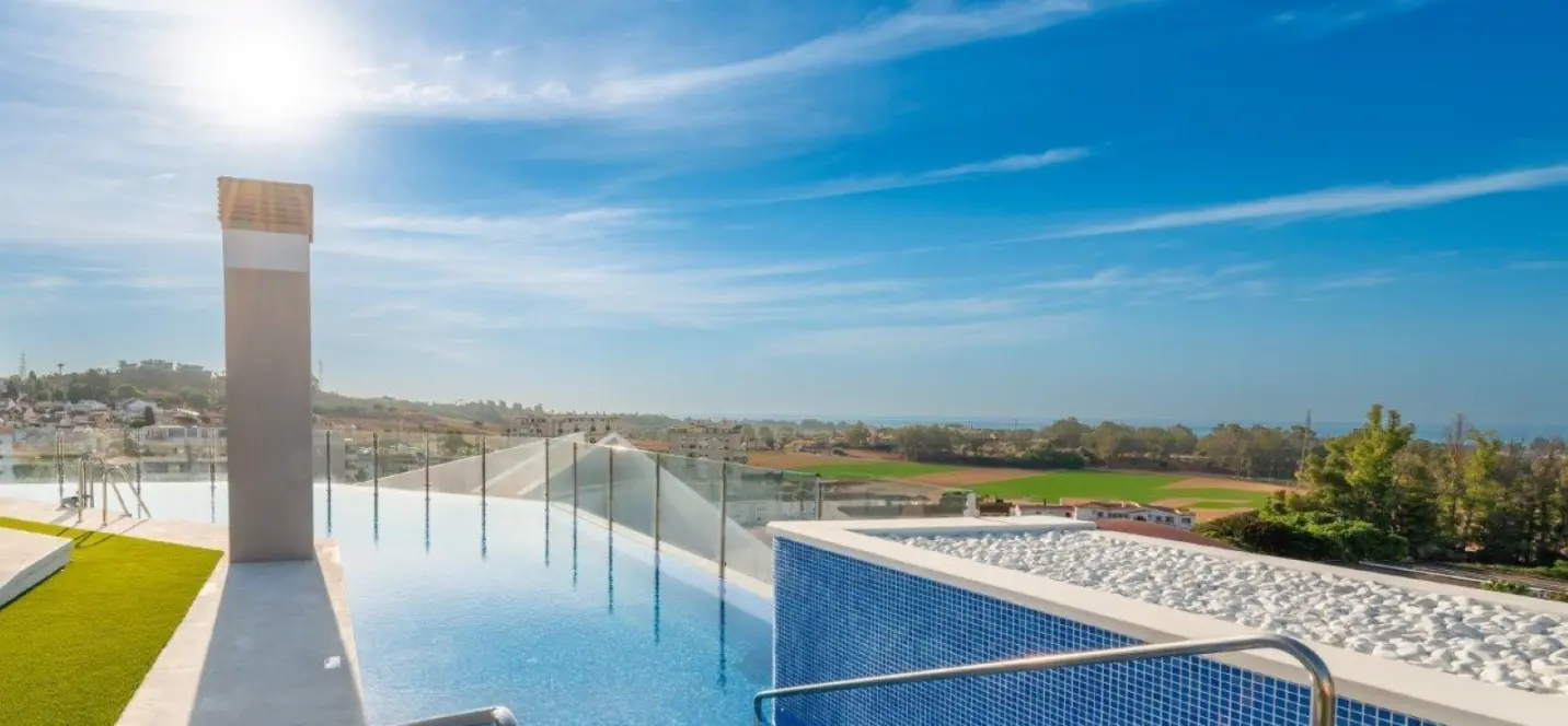 Sale of middle floor apartment in Nueva Andalucía 1