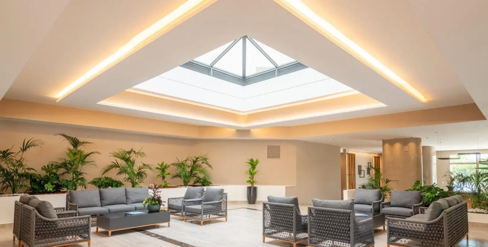 Sale of middle floor apartment in Nueva Andalucía 4