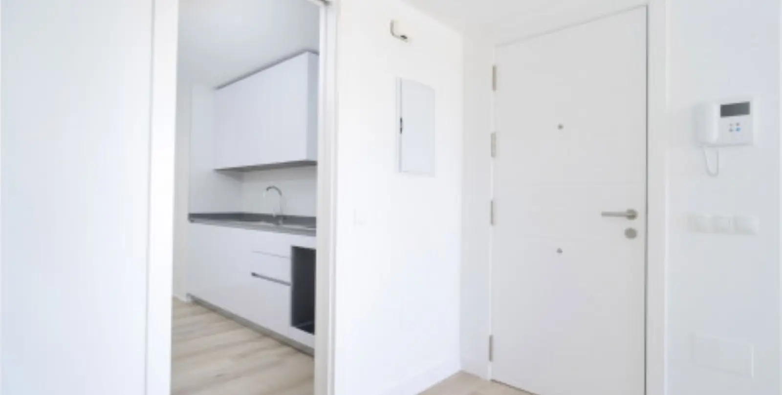 Sale of middle floor apartment in Nueva Andalucía 16