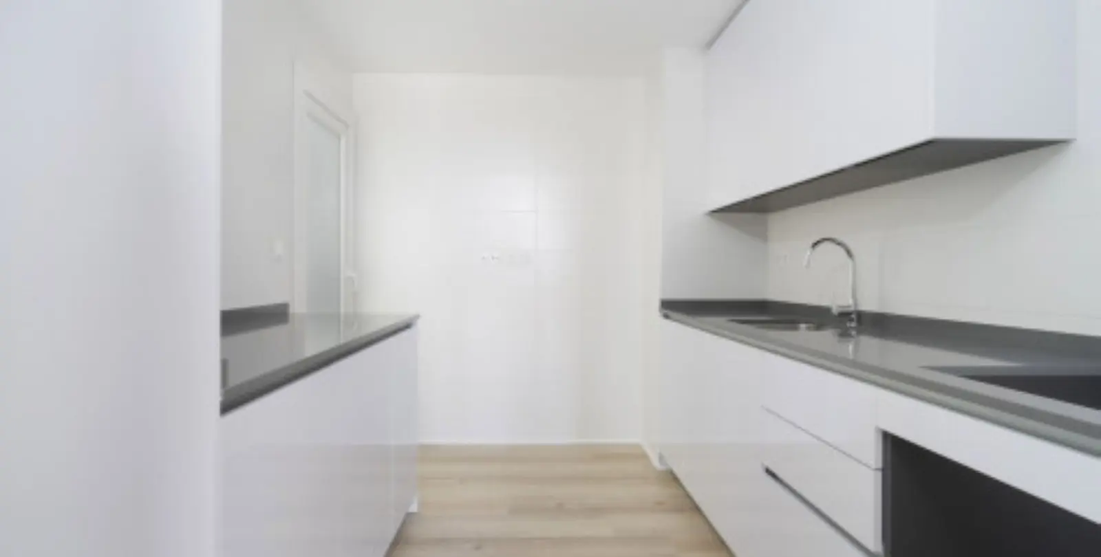 Sale of middle floor apartment in Nueva Andalucía 24