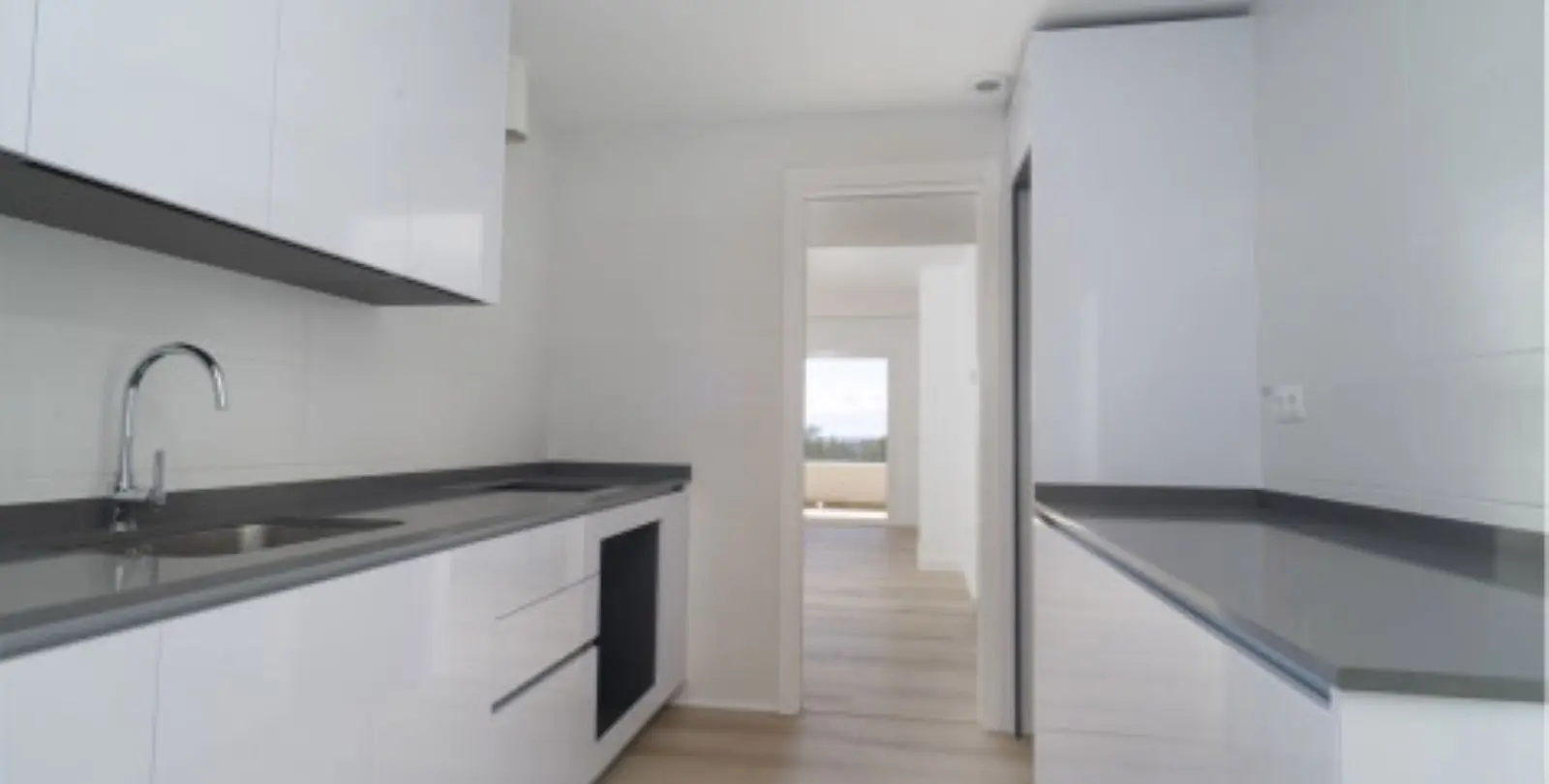 Sale of middle floor apartment in Nueva Andalucía 25