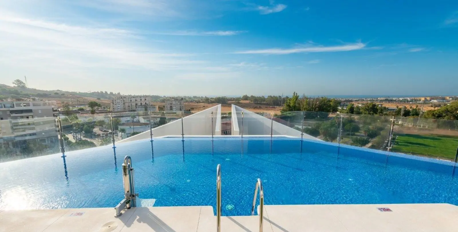 Sale of middle floor apartment in Nueva Andalucía 29