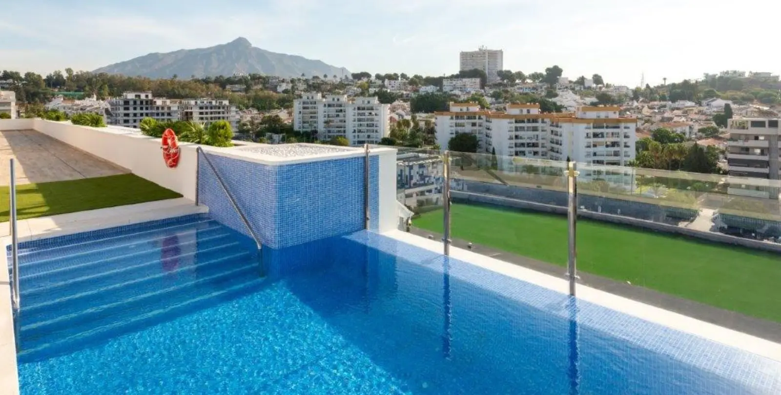 Sale of middle floor apartment in Nueva Andalucía 43