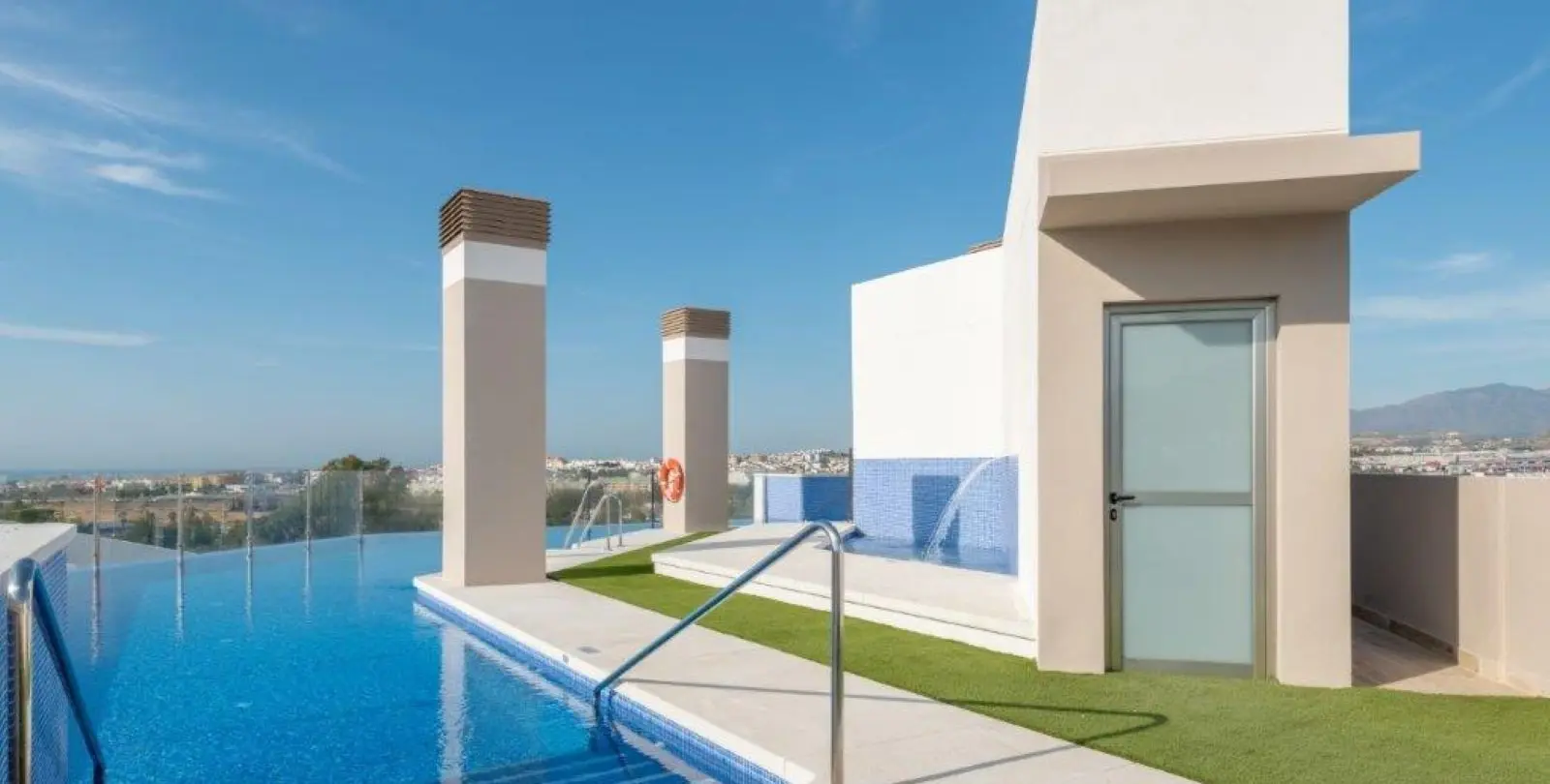 Sale of middle floor apartment in Nueva Andalucía 44