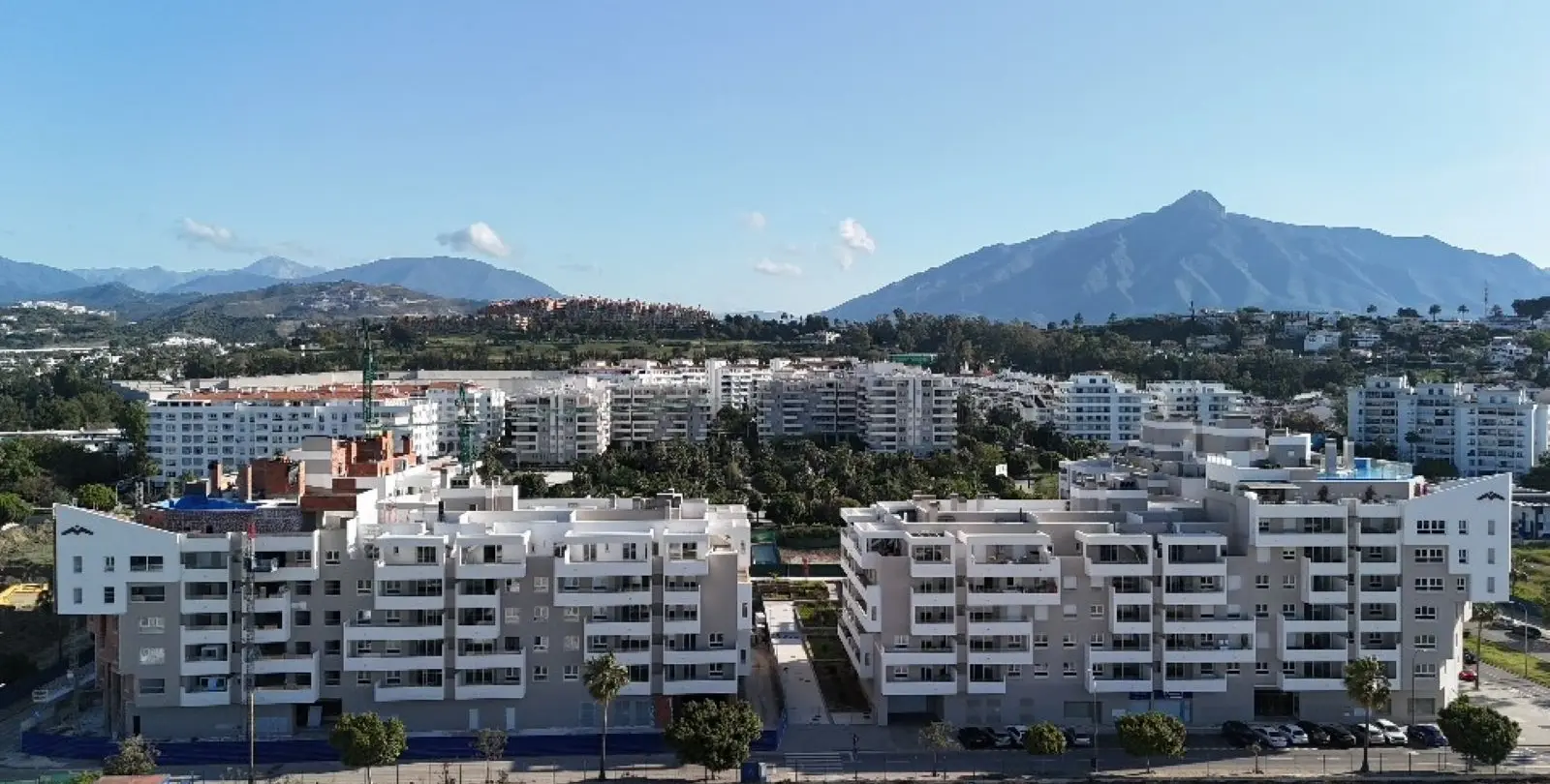 Sale of middle floor apartment in Nueva Andalucía 65