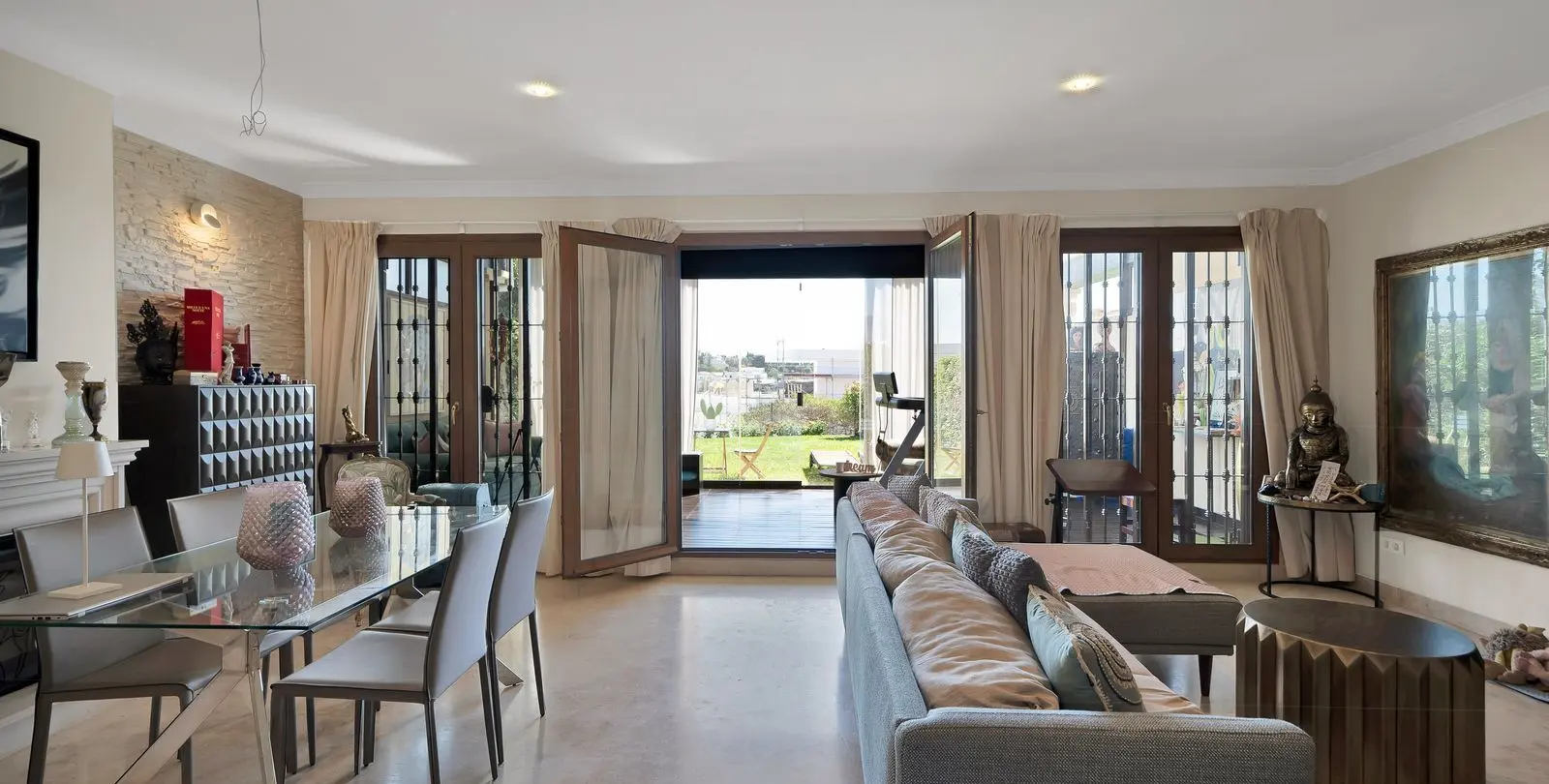 Sale of townhouse in Estepona 1