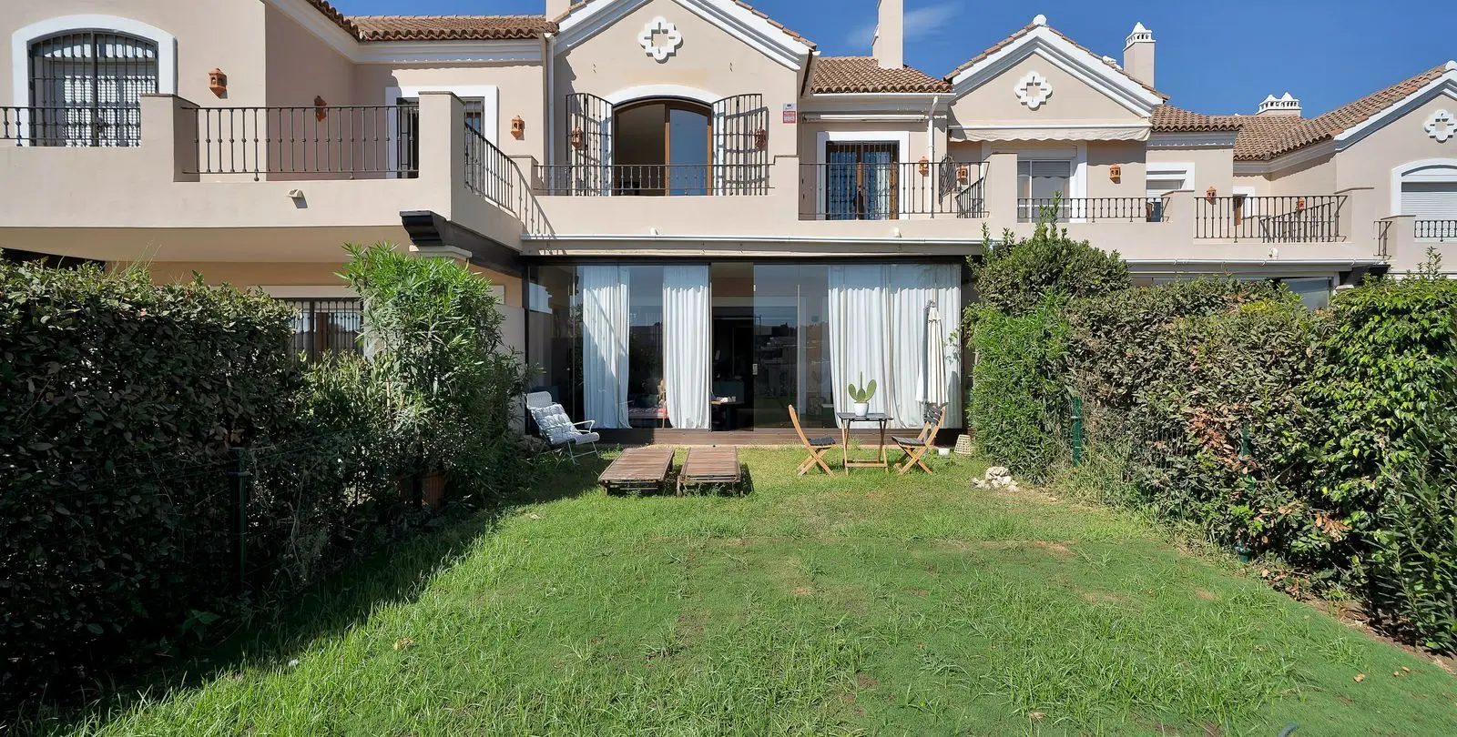 Sale of townhouse in Estepona 2