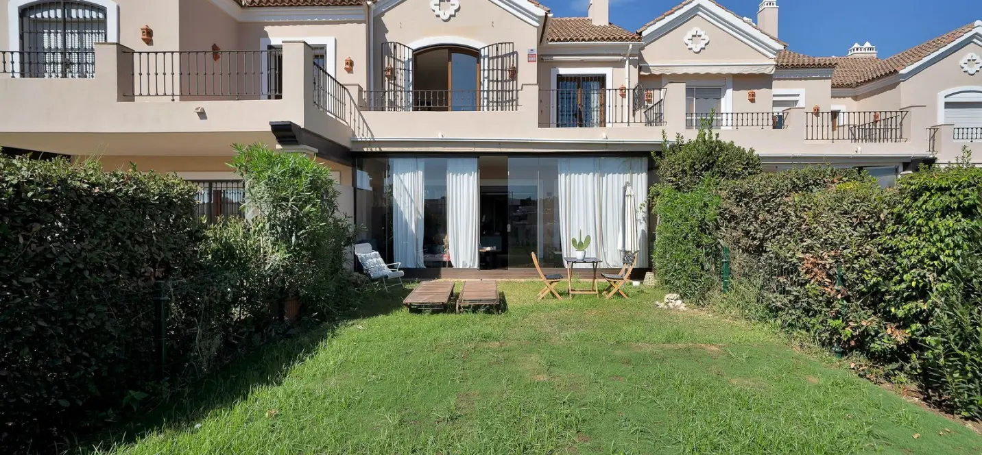 Sale of townhouse in Estepona 1
