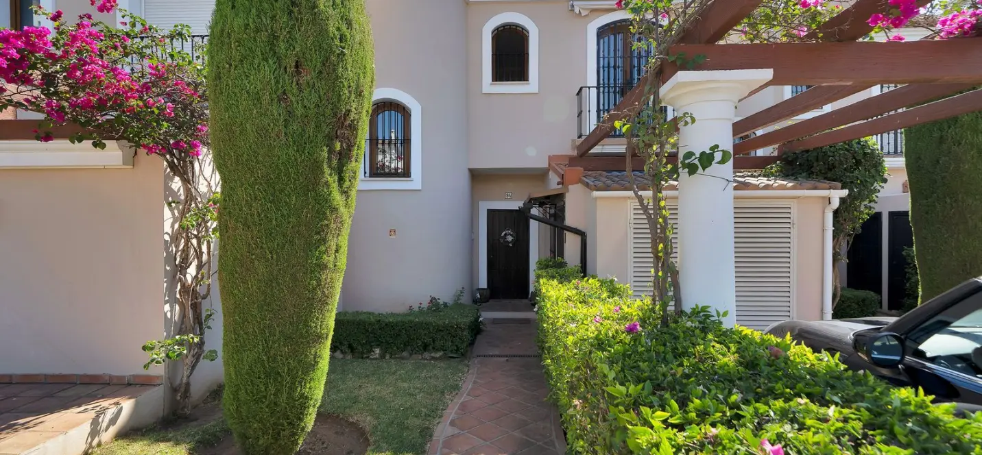 Sale of townhouse in Estepona 4