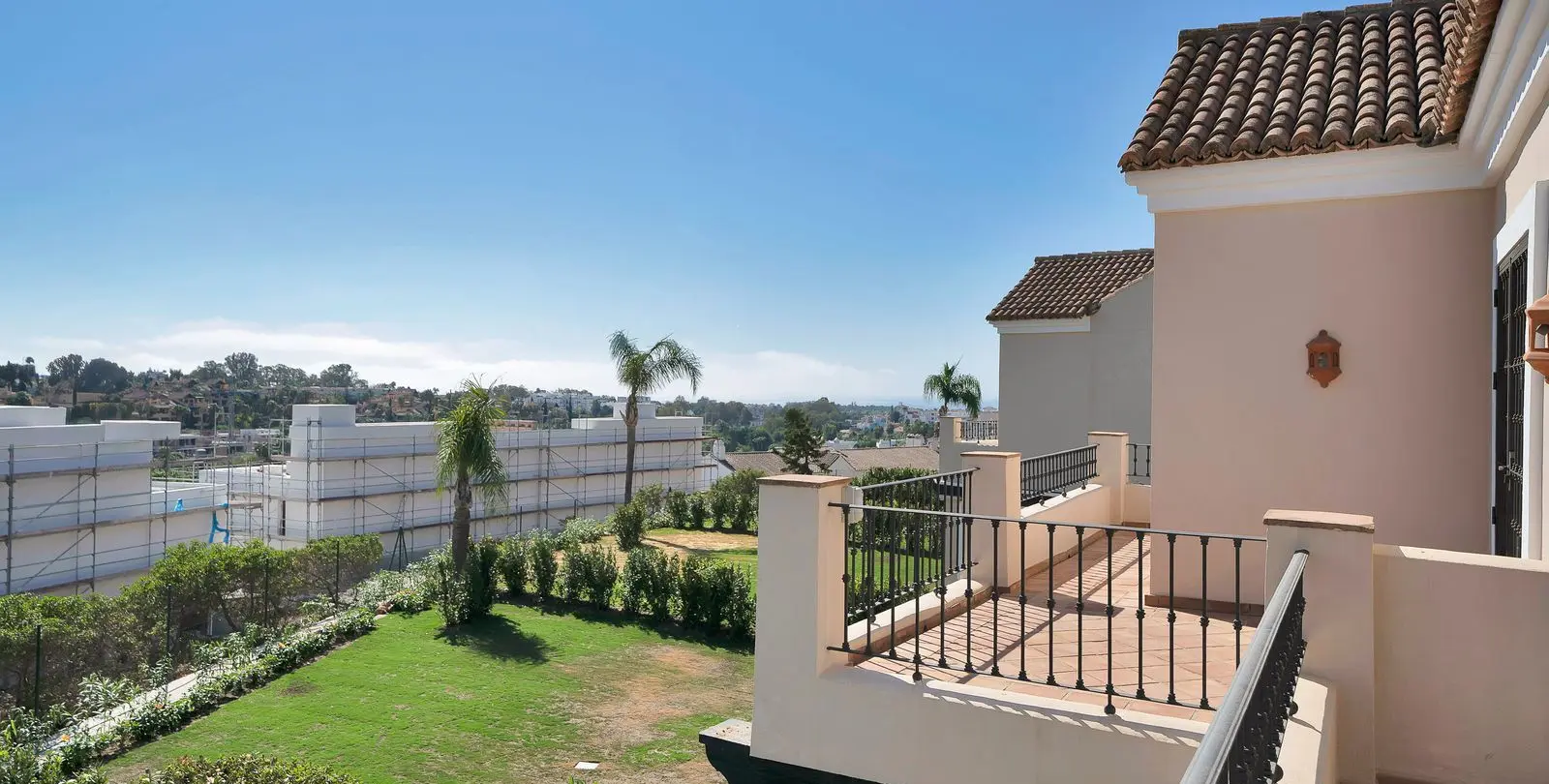 Sale of townhouse in Estepona 10
