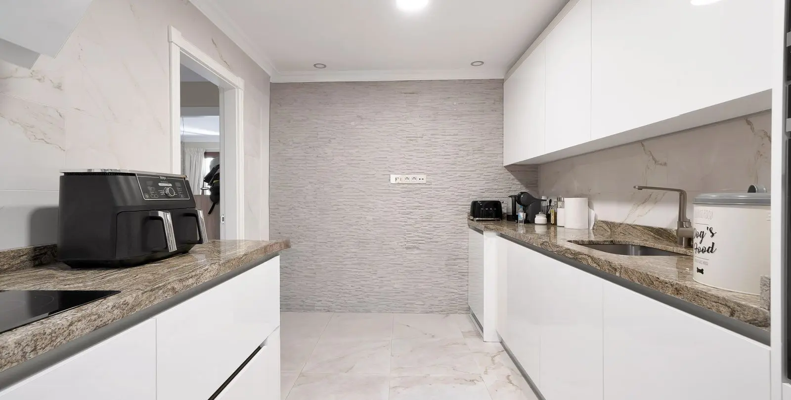 Sale of townhouse in Estepona 12