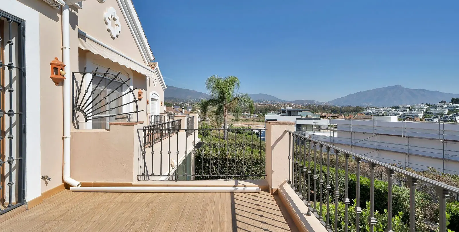 Sale of townhouse in Estepona 13