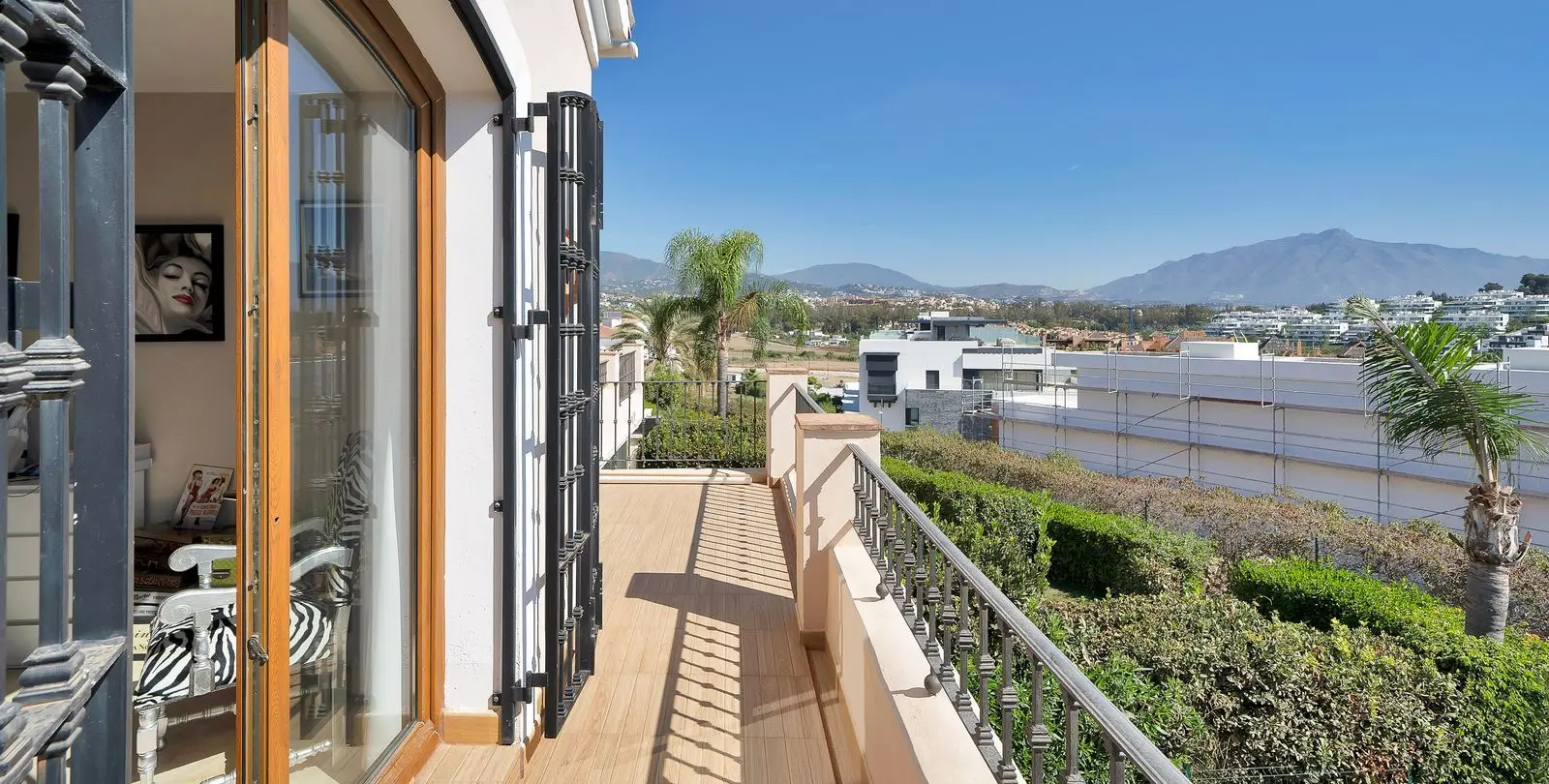 Sale of townhouse in Estepona 16