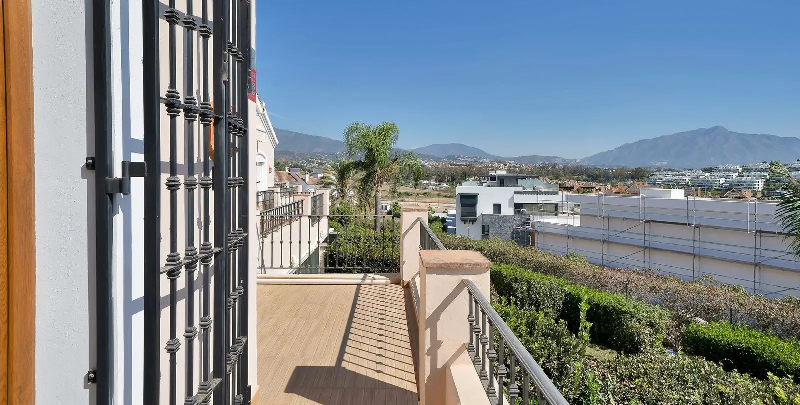 Sale of townhouse in Estepona 38