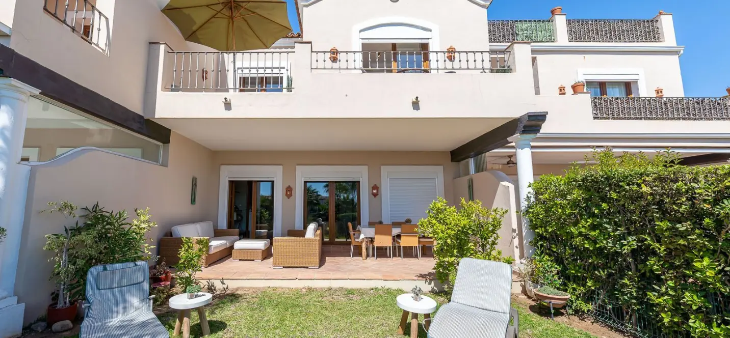 Sale of townhouse in El Paraiso 0