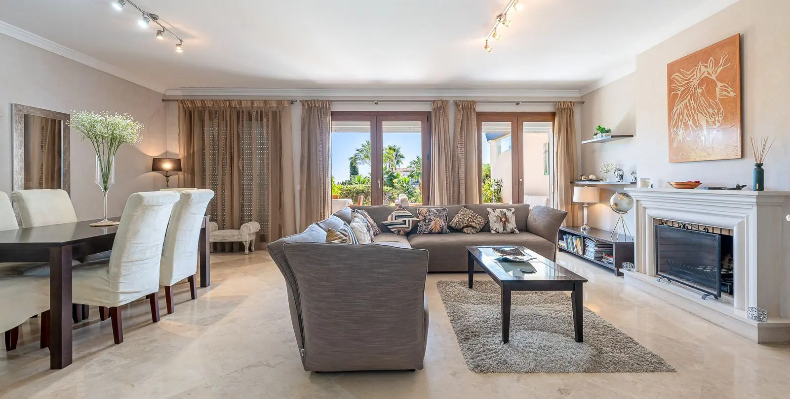 Sale of townhouse in El Paraiso 2