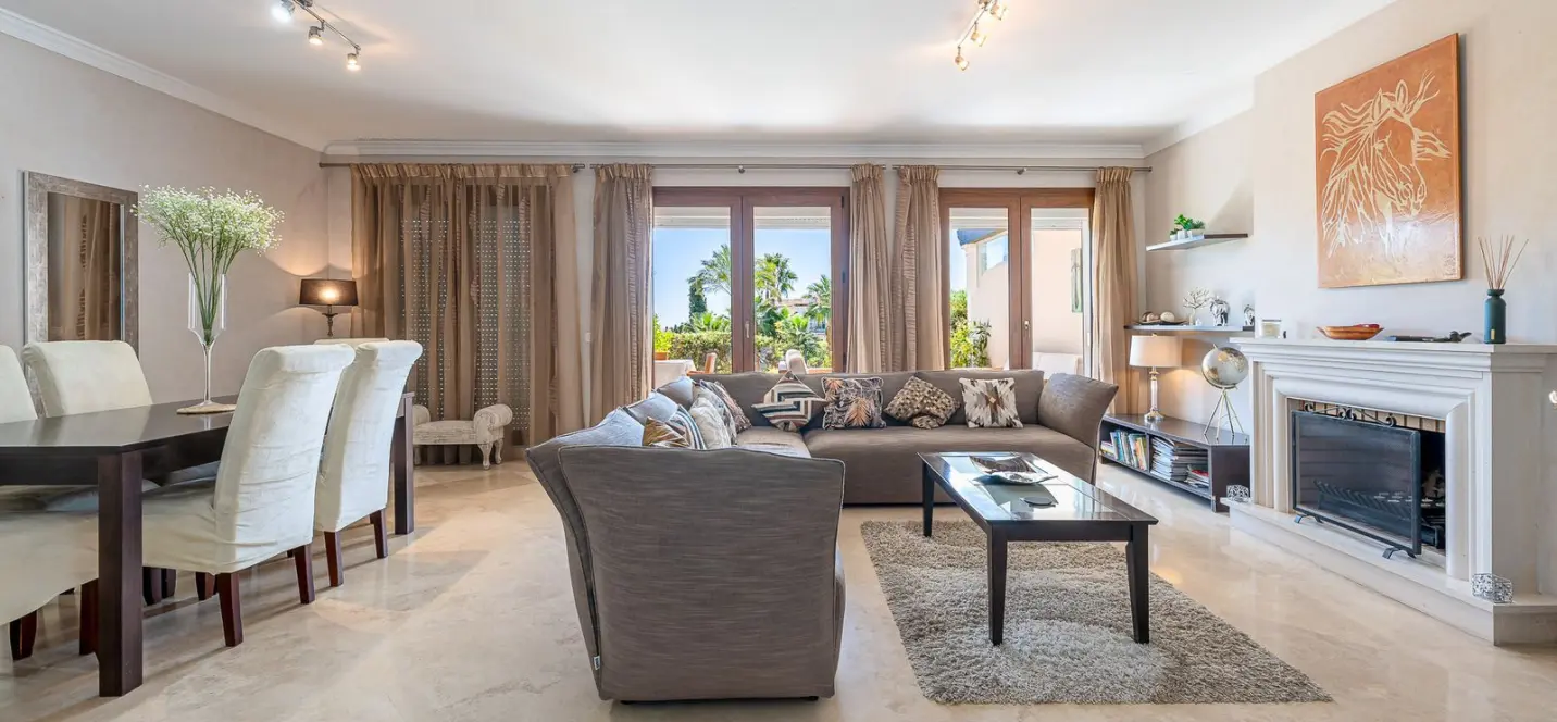 Sale of townhouse in El Paraiso 1